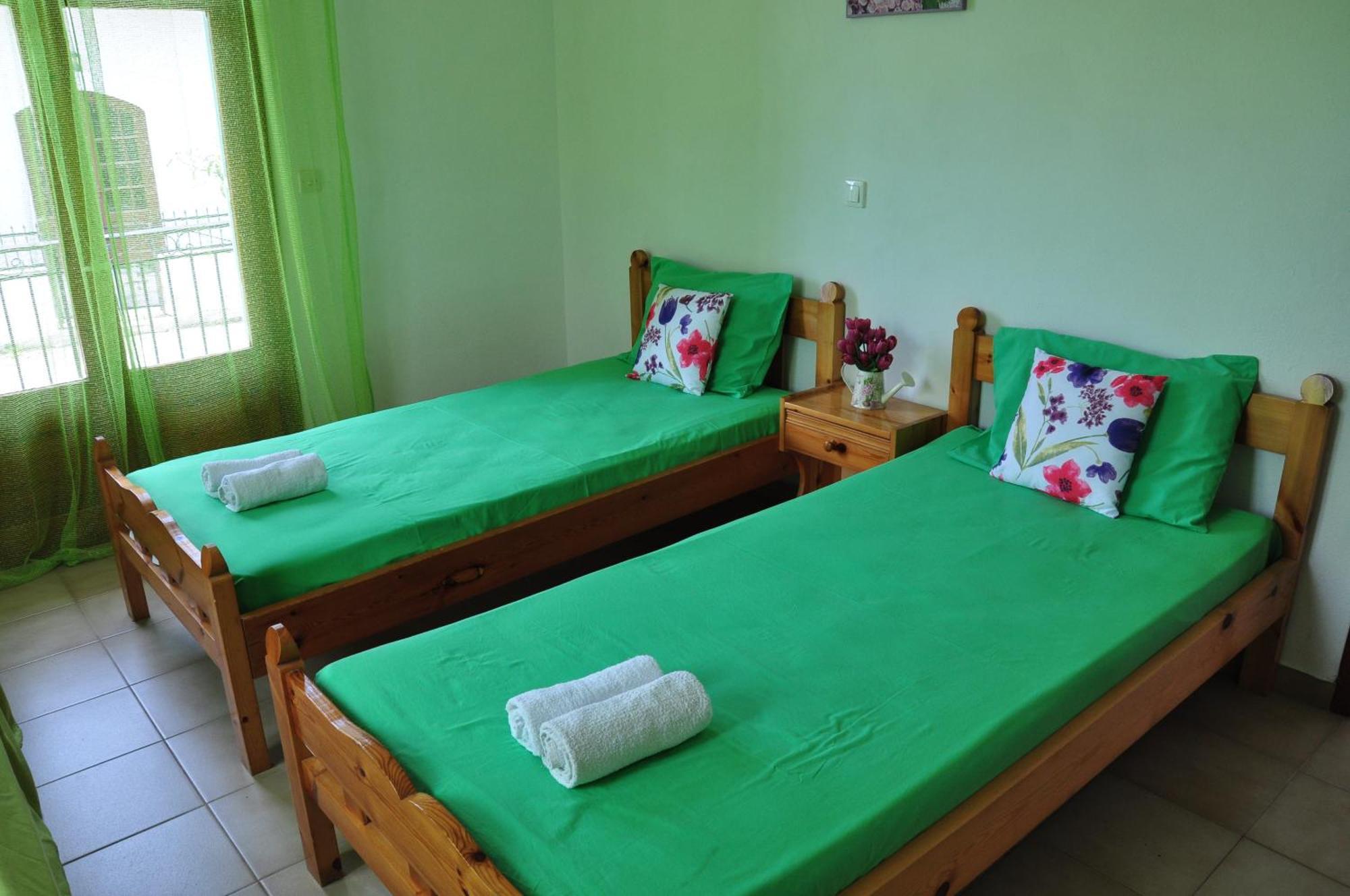 Paraskevi Apartments Ipsos Luaran gambar