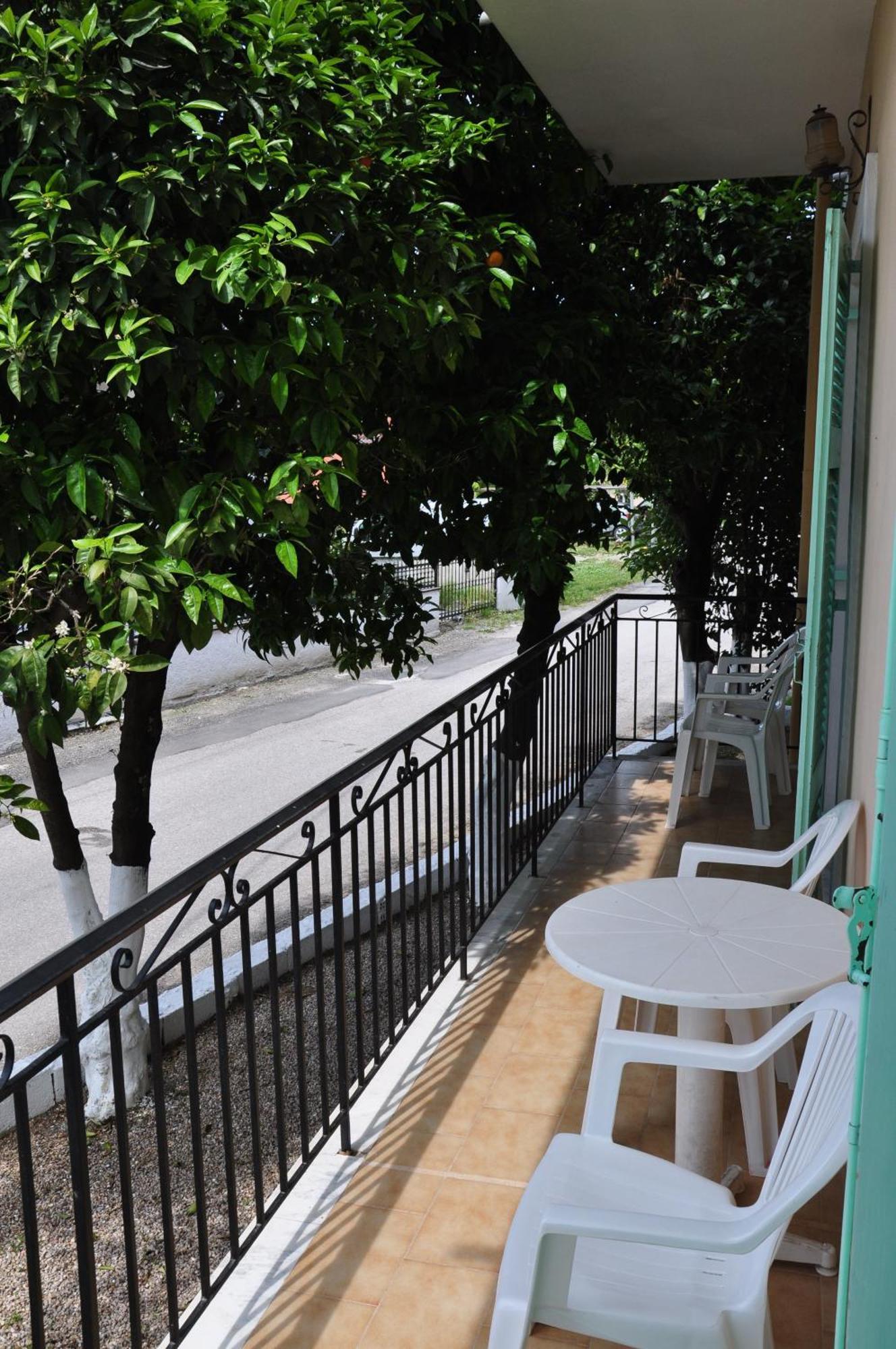 Paraskevi Apartments Ipsos Luaran gambar