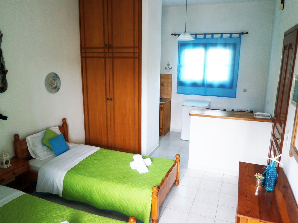 Paraskevi Apartments Ipsos Bilik gambar