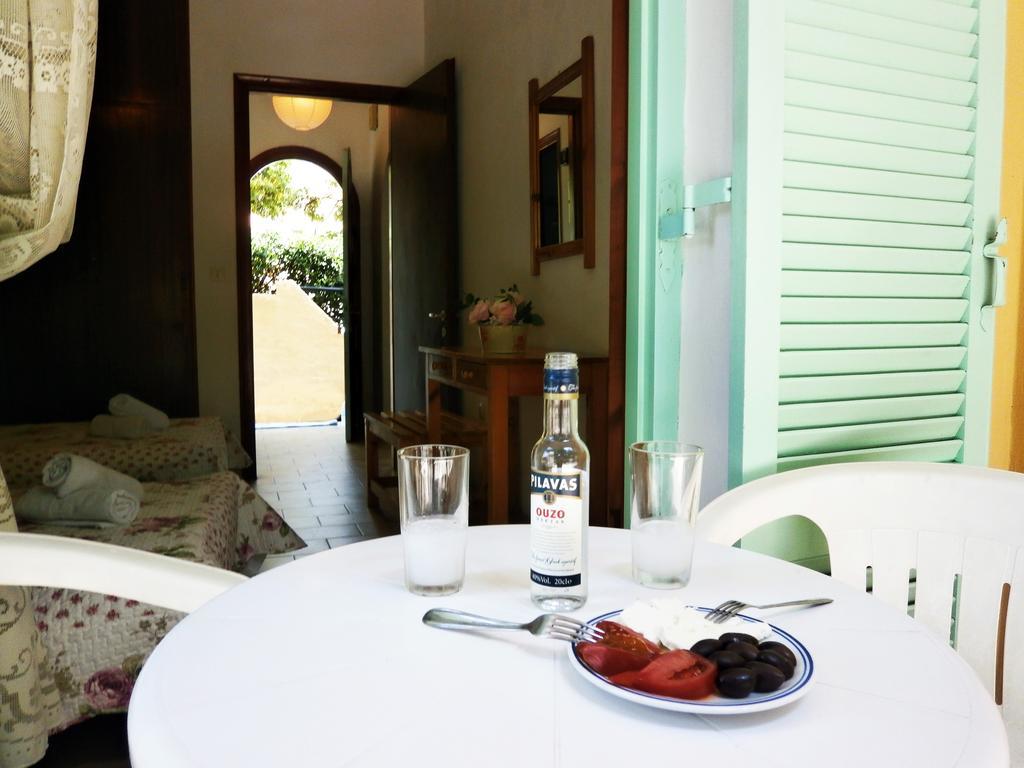 Paraskevi Apartments Ipsos Bilik gambar