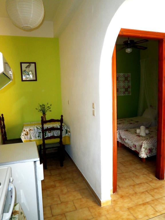 Paraskevi Apartments Ipsos Bilik gambar
