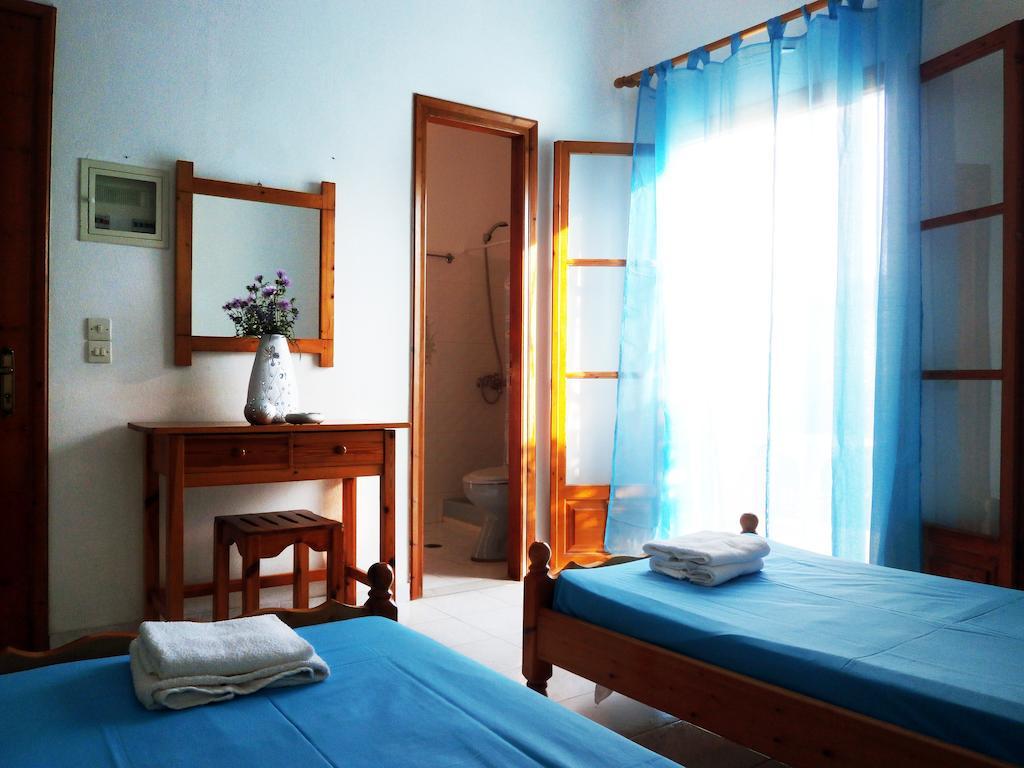 Paraskevi Apartments Ipsos Bilik gambar